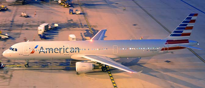 American Airbus A321-211 N183UW, Phoenix Sky Harbor, February 23, 2015